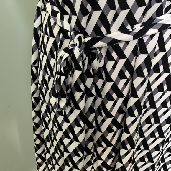 DM Collection Knot Dress - Picture 2 of 7